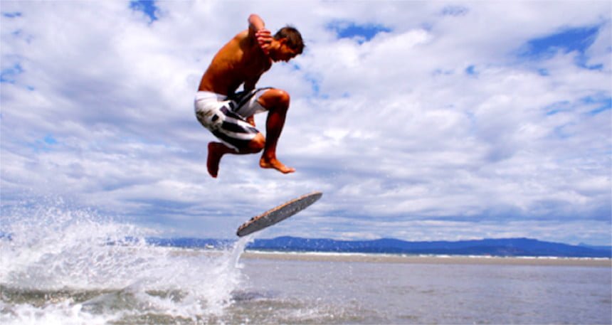 Skimboard-sulla-spiaggia