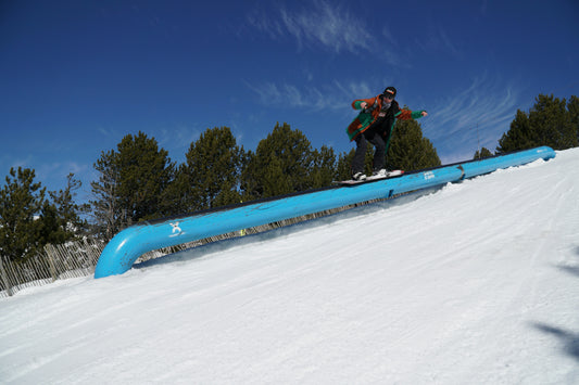 Snowboard Rail: Guida Completa per Affrontare i Rail in Park
