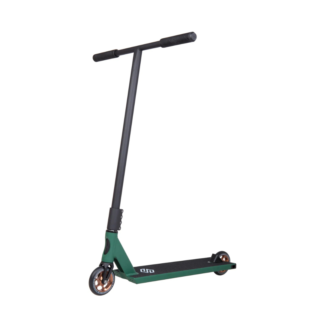Striker Gravis Freestyle Scooter