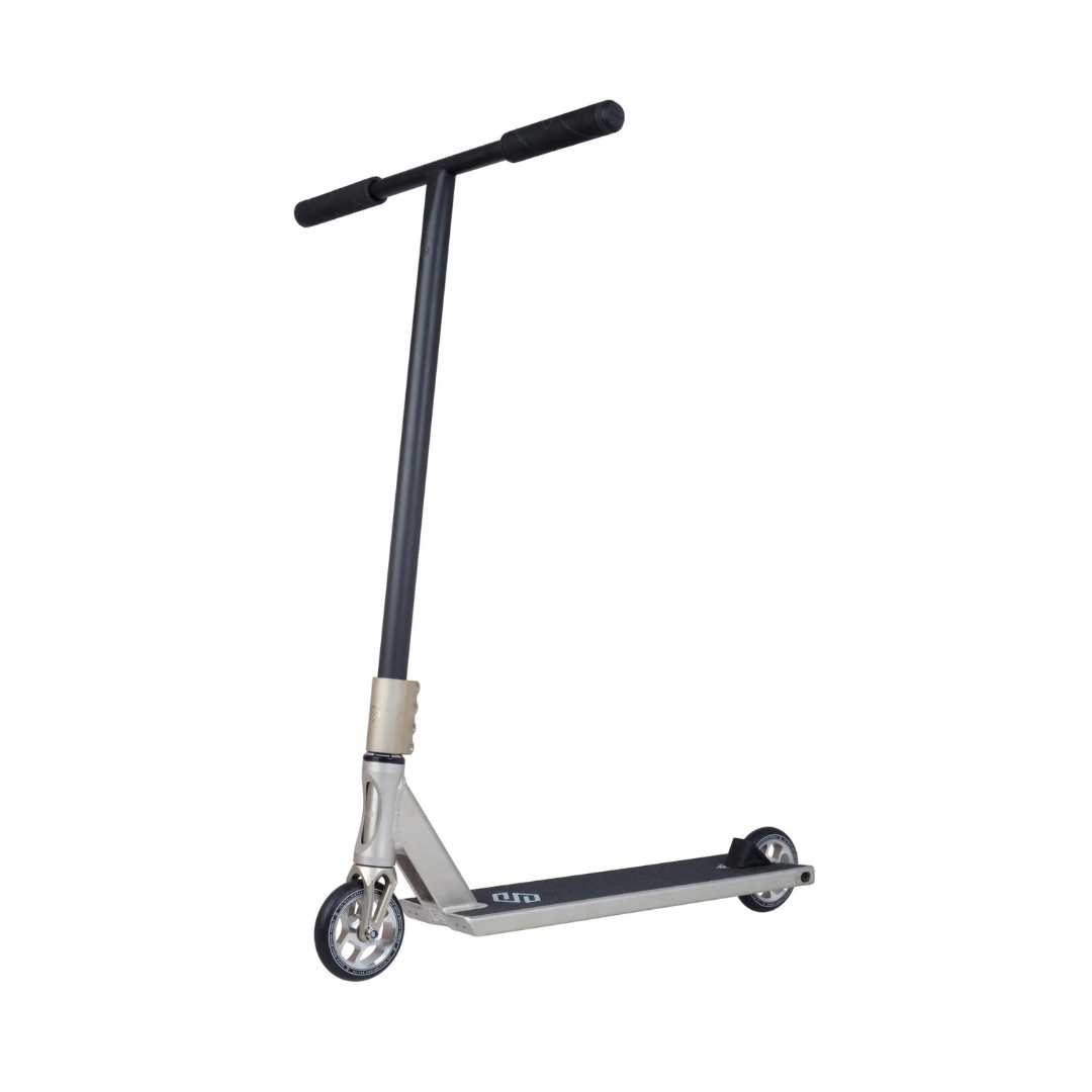 Striker Gravis Monopattino Freestyle